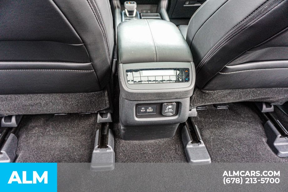 Used 2025 White Nissan Platinum image 32