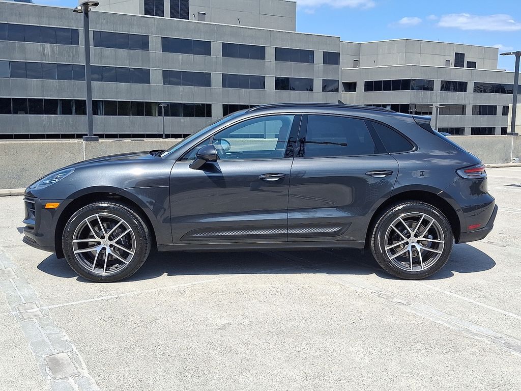 Thumbnail: 2026 Porsche Macan - 2