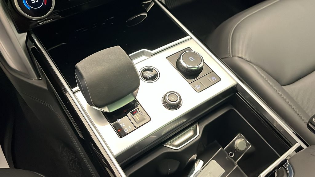 2023 Land Rover Range Rover SE 20