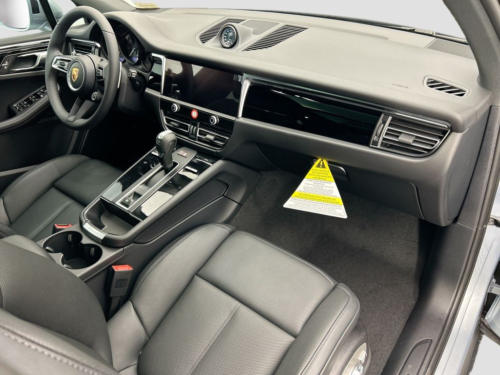 Thumbnail: 2026 Porsche Macan - 20