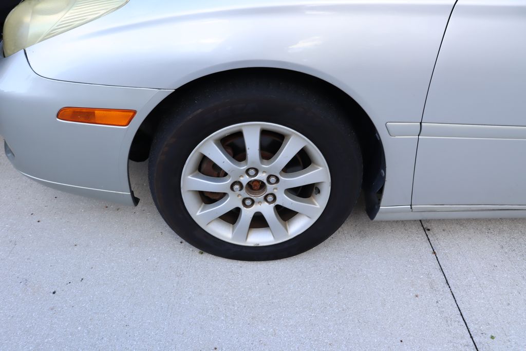 Thumbnail: 2002 Lexus ES - 4