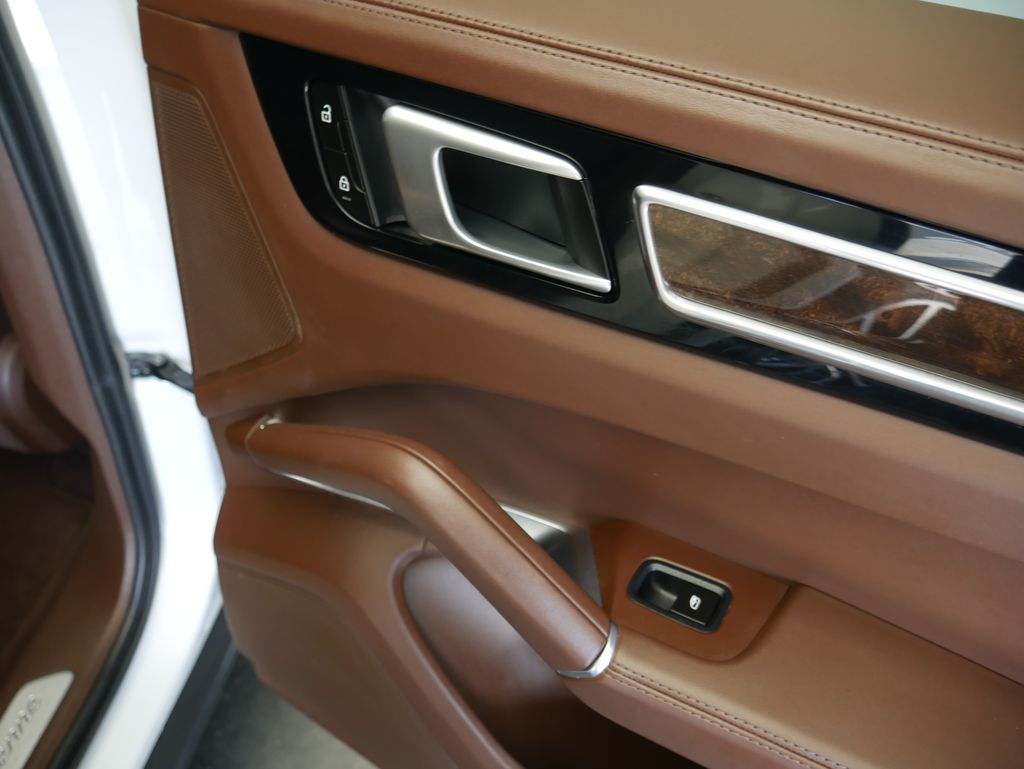 Thumbnail: 2023 Porsche Cayenne - 27
