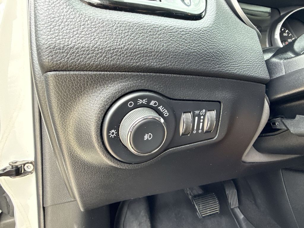 Thumbnail: 2021 Jeep Compass - 26