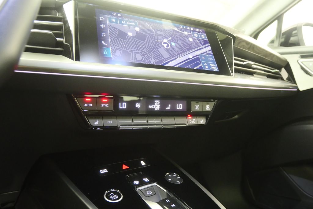 Thumbnail: 2022 Audi Q4 e-tron - 26