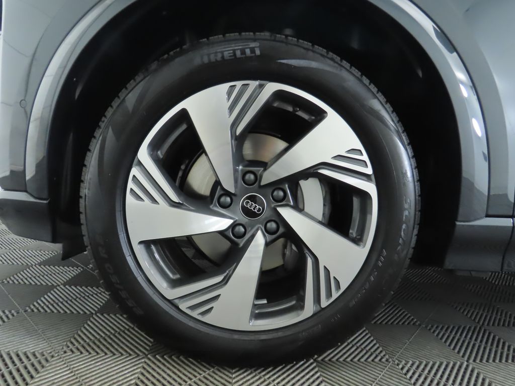 Thumbnail: 2025 Audi Q6 e-tron - 32