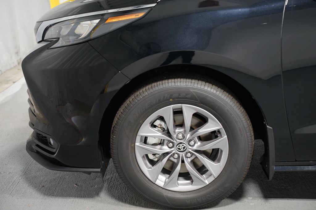 Thumbnail: 2025 Toyota Sienna - 5