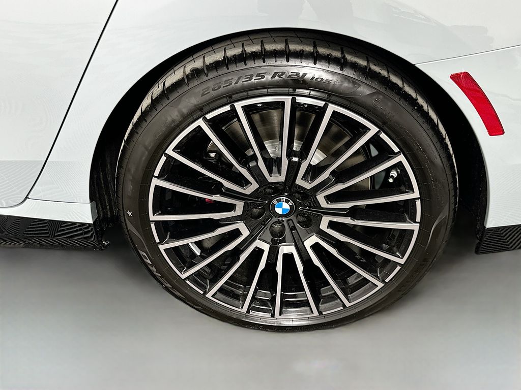 Thumbnail: 2025 BMW 7 Series - 23