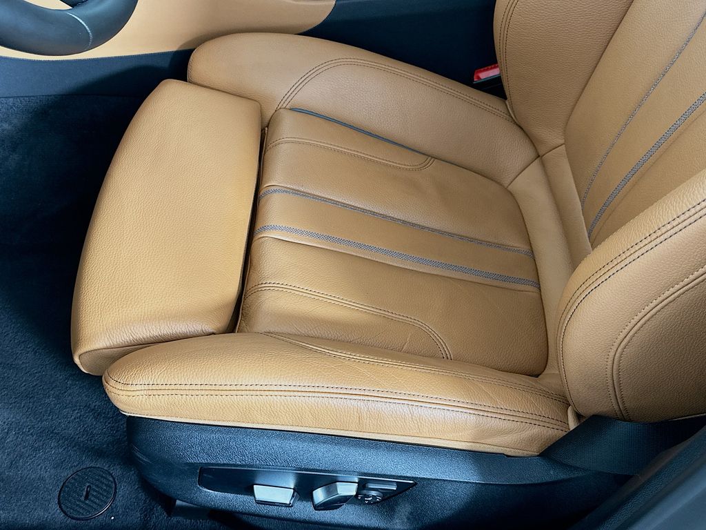 Thumbnail: 2021 BMW 5 Series - 20