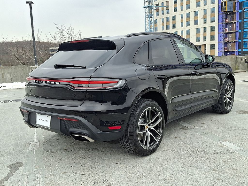 Thumbnail: 2026 Porsche Macan - 8