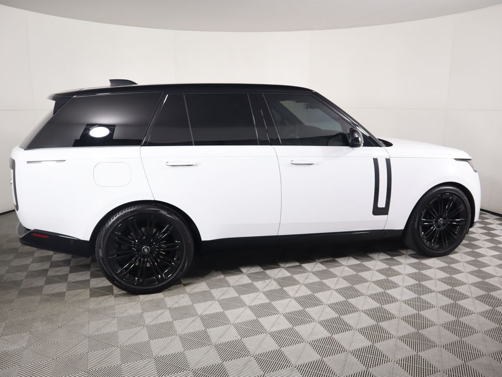 2023 Land Rover Range Rover SE 4