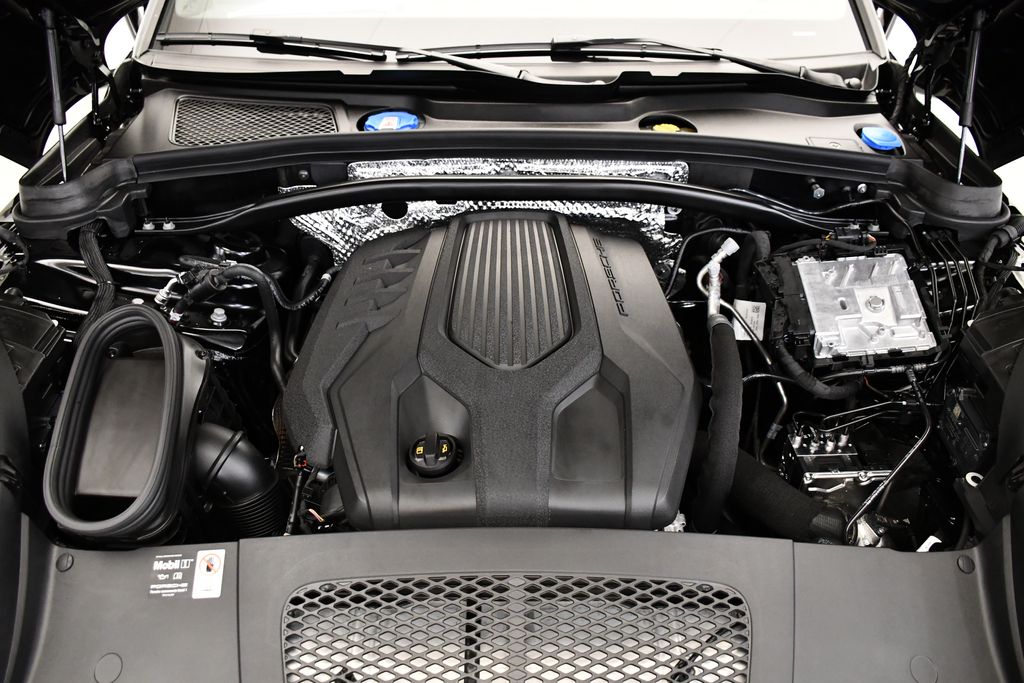 Thumbnail: 2025 Porsche Macan - 13