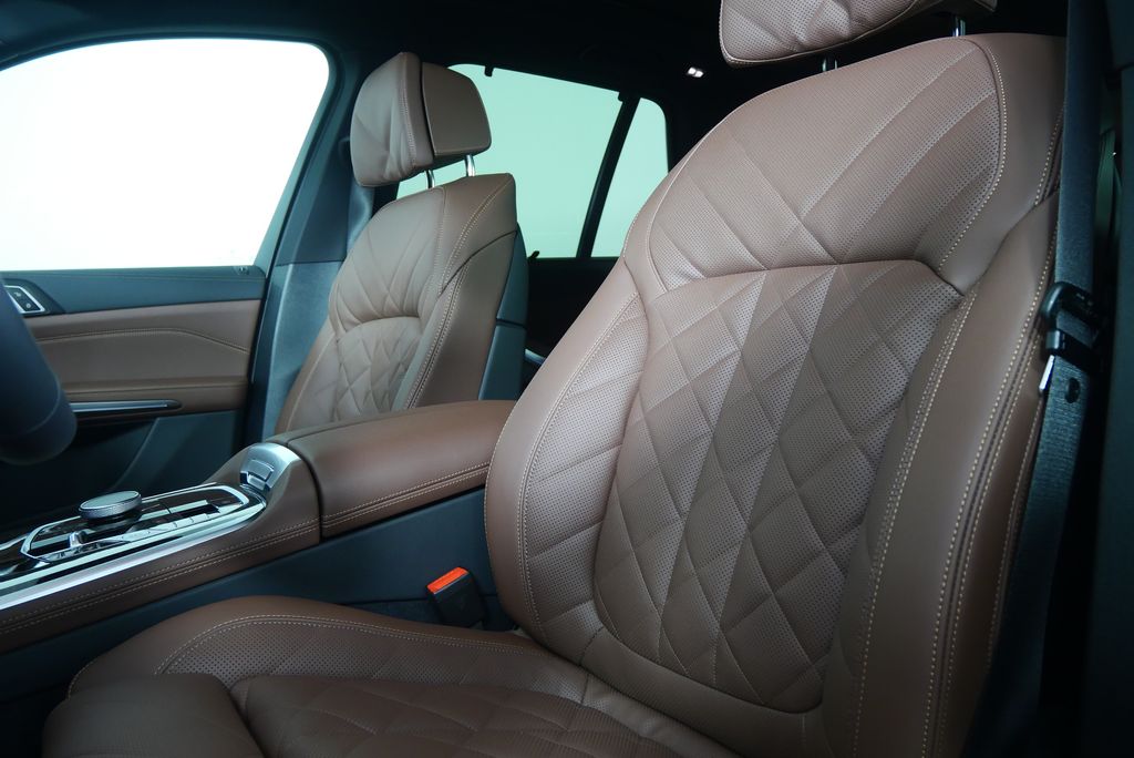 Thumbnail: 2026 BMW X5 - 11