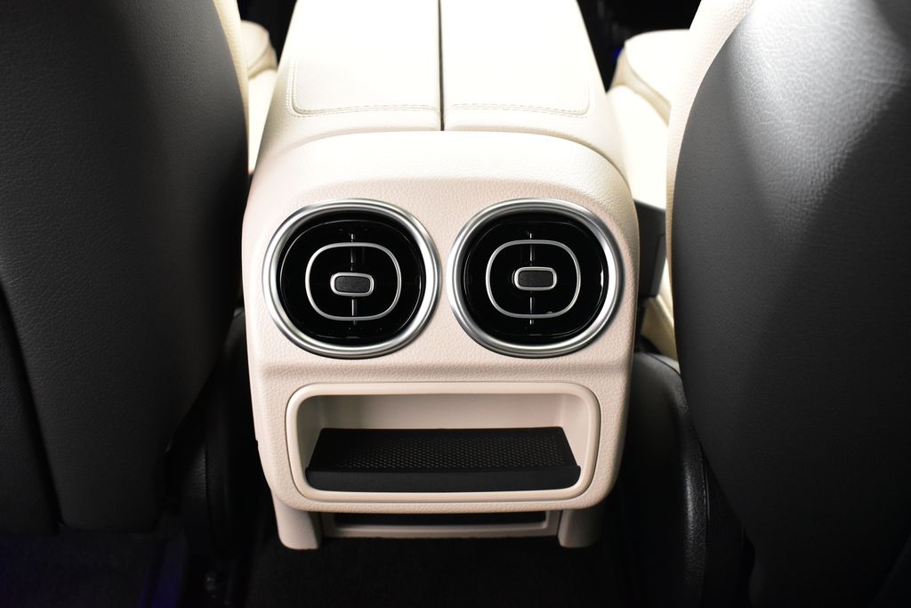 Thumbnail: 2025 Mercedes-Benz C-Class - 32