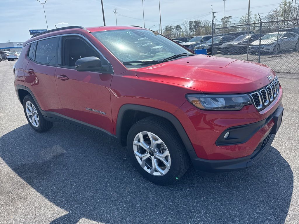Red Hot Pearlcoat 2025 Jeep Compass Latitude 4WD SUV / Crossover Four-Wheel Drive 8-Speed Automatic