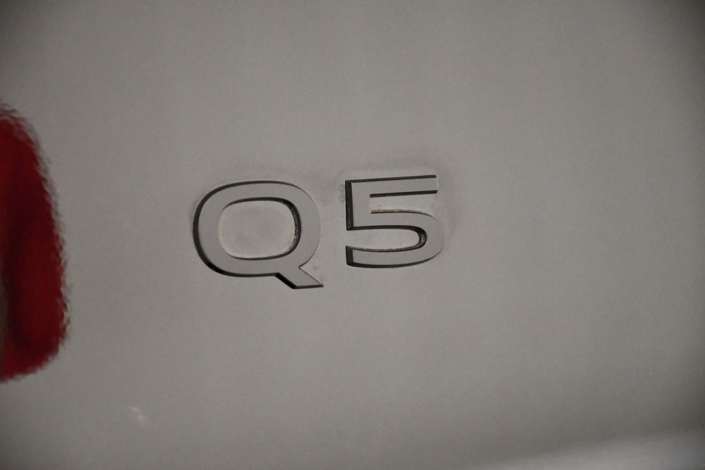 Thumbnail: 2025 Audi Q5 - 9