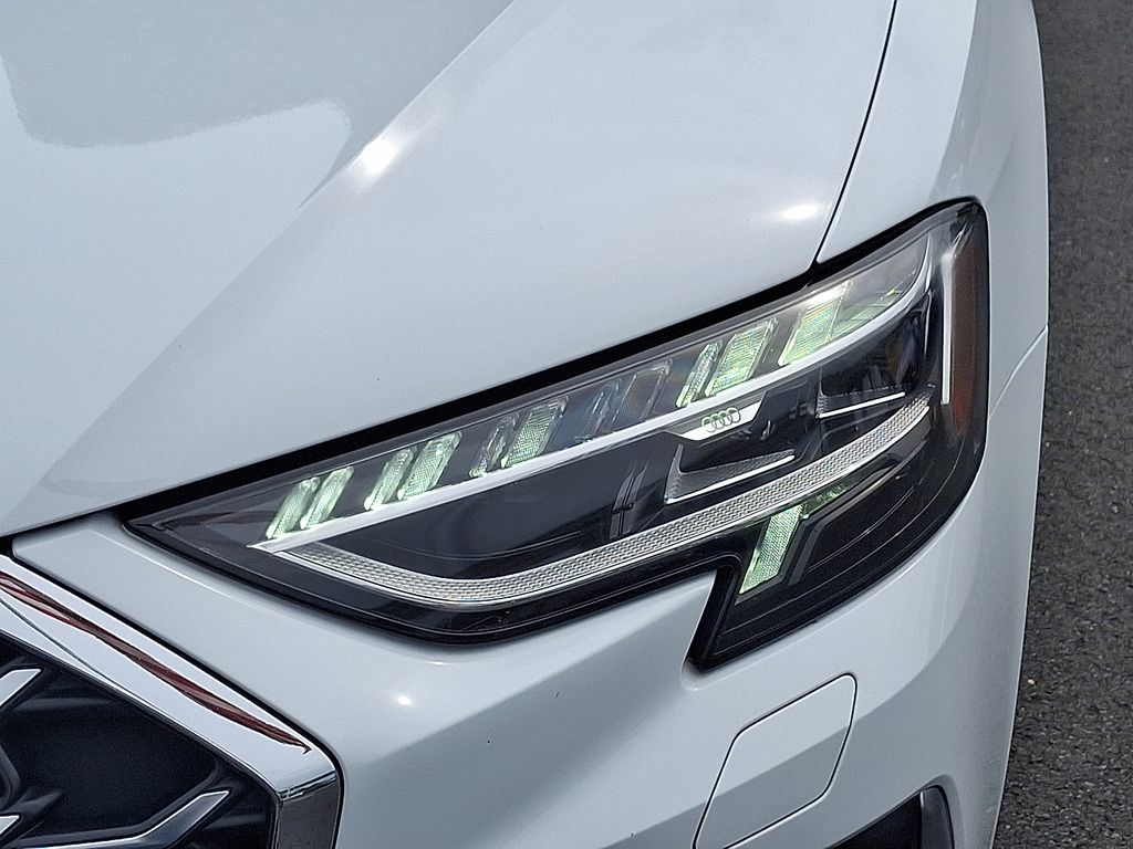 Thumbnail: 2022 Audi S8 - 9