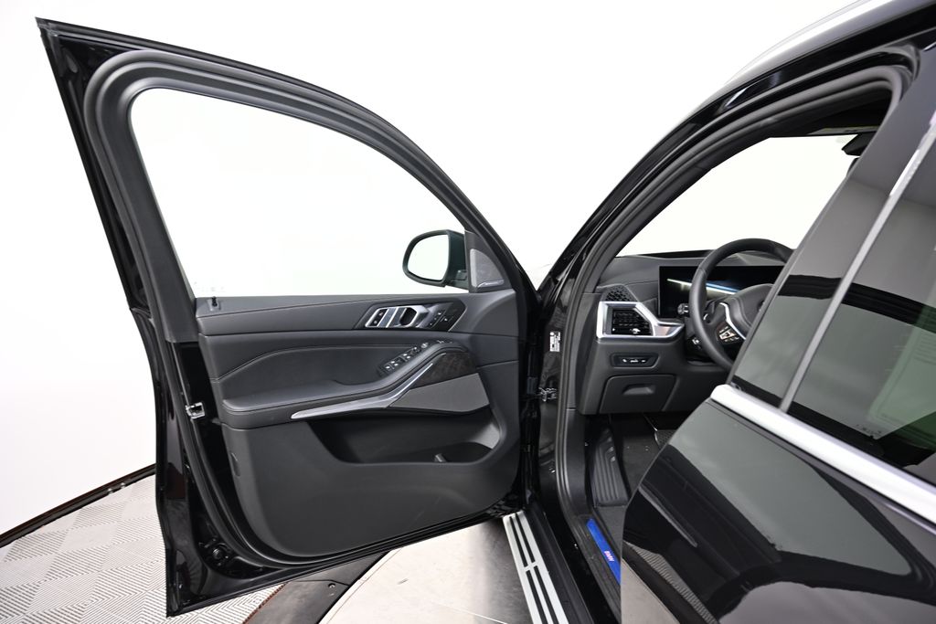 Thumbnail: 2025 BMW X5 - 21