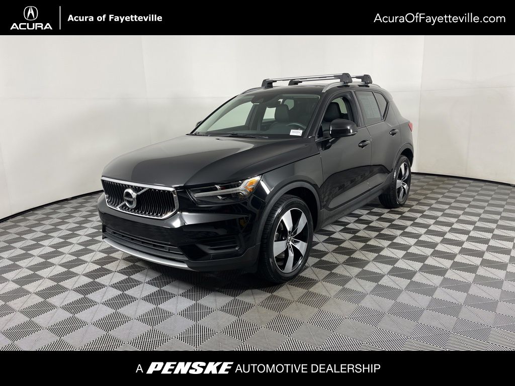 Thumbnail: 2022 Volvo XC40 - 1