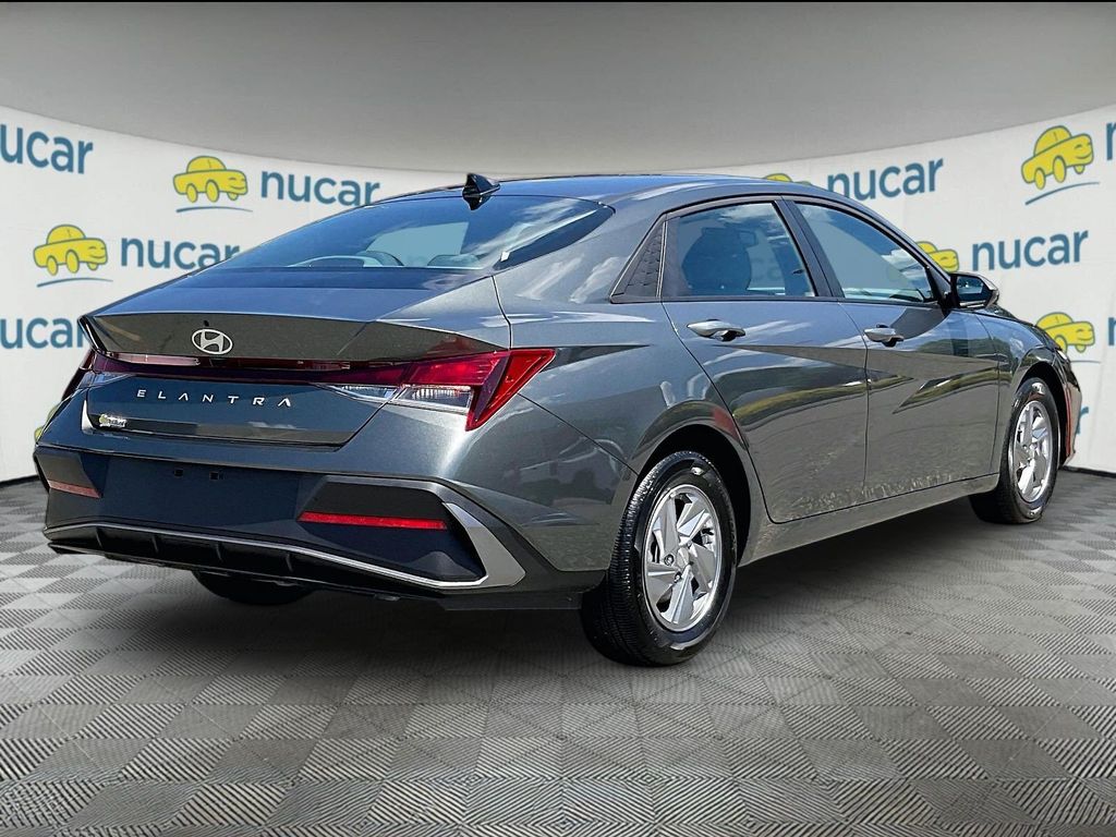 2025 Hyundai Elantra — photo 6