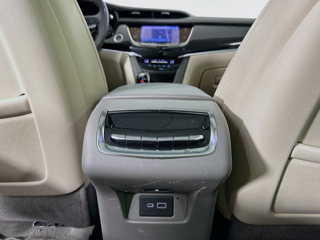 Thumbnail: 2021 Cadillac XT6 - 27