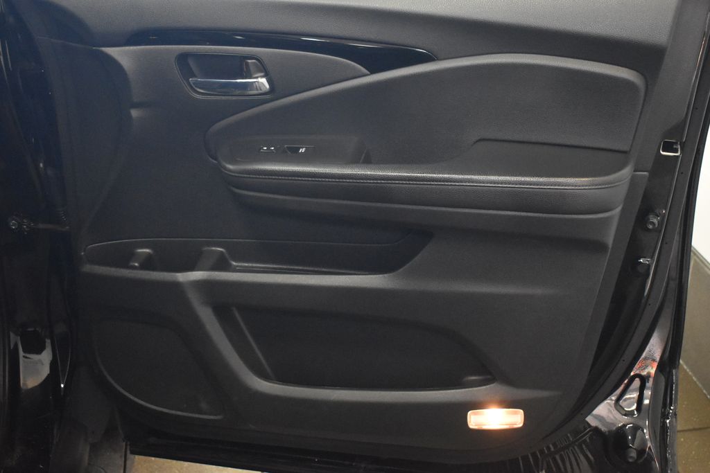Thumbnail: 2019 Honda Pilot - 27