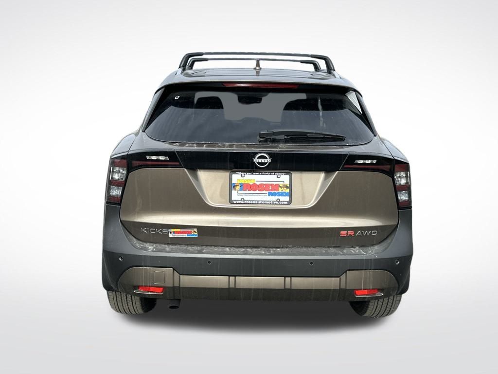 2025 Nissan Kicks SR photo
