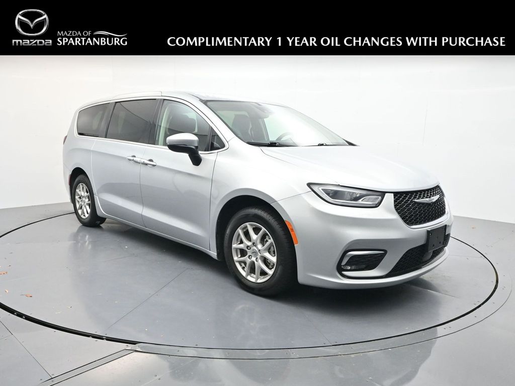 Silver Mist Clearcoat 2023 Chrysler Pacifica Minivan Front-Wheel Drive 9-Speed Automatic