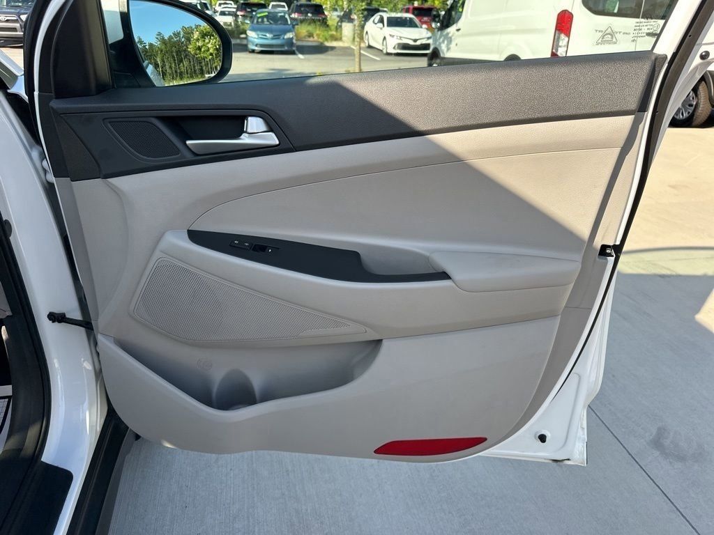 2021 White Cream Hyundai Tucson Value FWD SUV