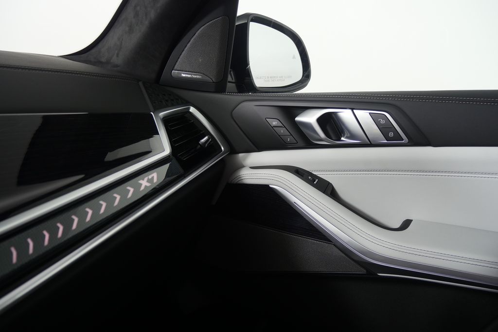 2026 BMW X7 xDrive40i 26
