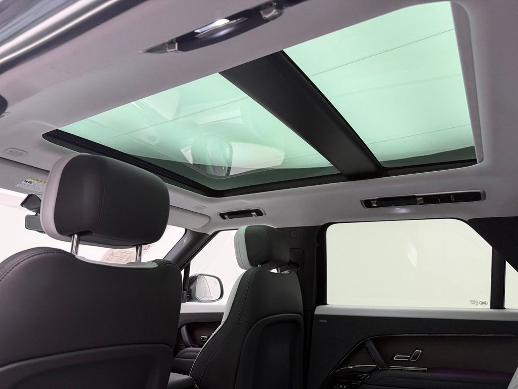 Thumbnail: 2023 Land Rover Range Rover Sport - 32