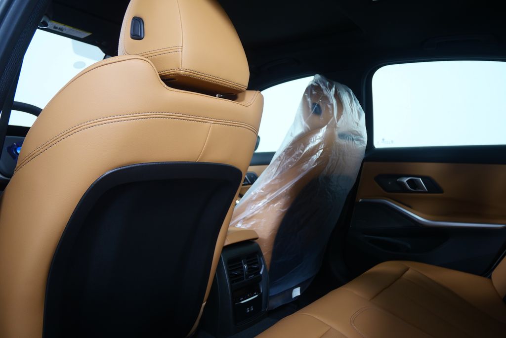 Thumbnail: 2026 BMW 3 Series - 16