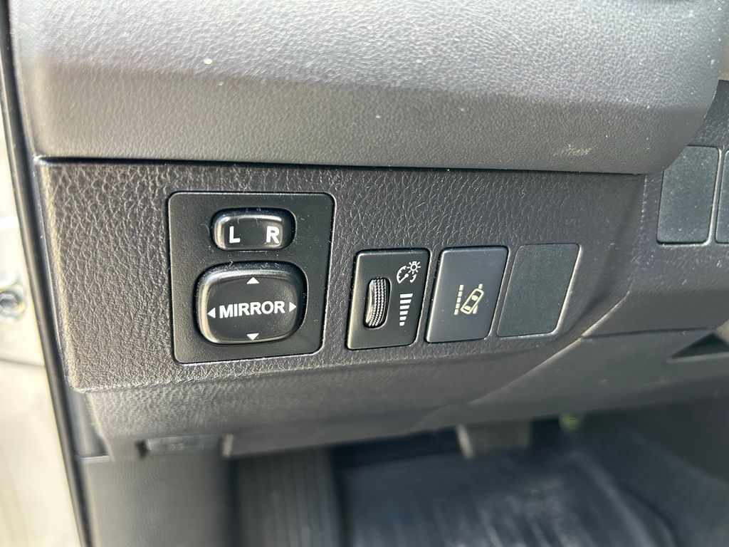 Thumbnail: 2018 Toyota RAV4 - 16