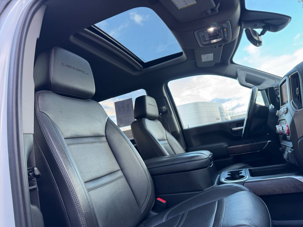 Used 2023 White GMC Denali image 21
