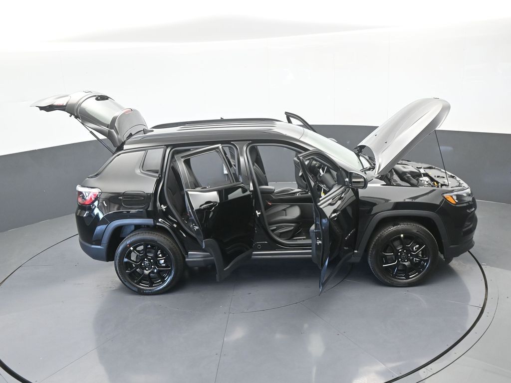 New 2026 Diamond Black Crystal Pearlcoat Jeep Latitude image 67