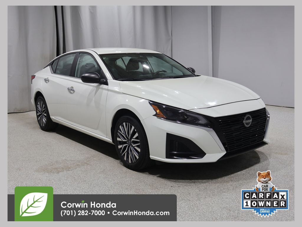 Glacier White 2025 Nissan Altima Sedan All-Wheel Drive Continuously Variable Transmission