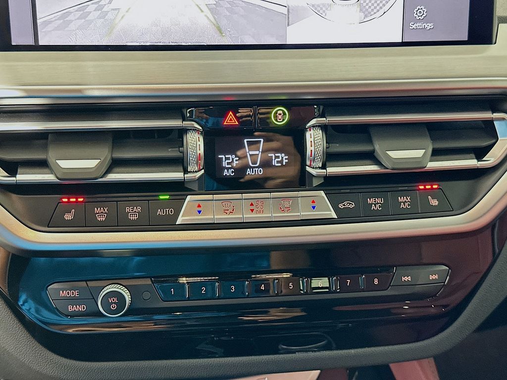 Thumbnail: 2025 BMW X4 - 16