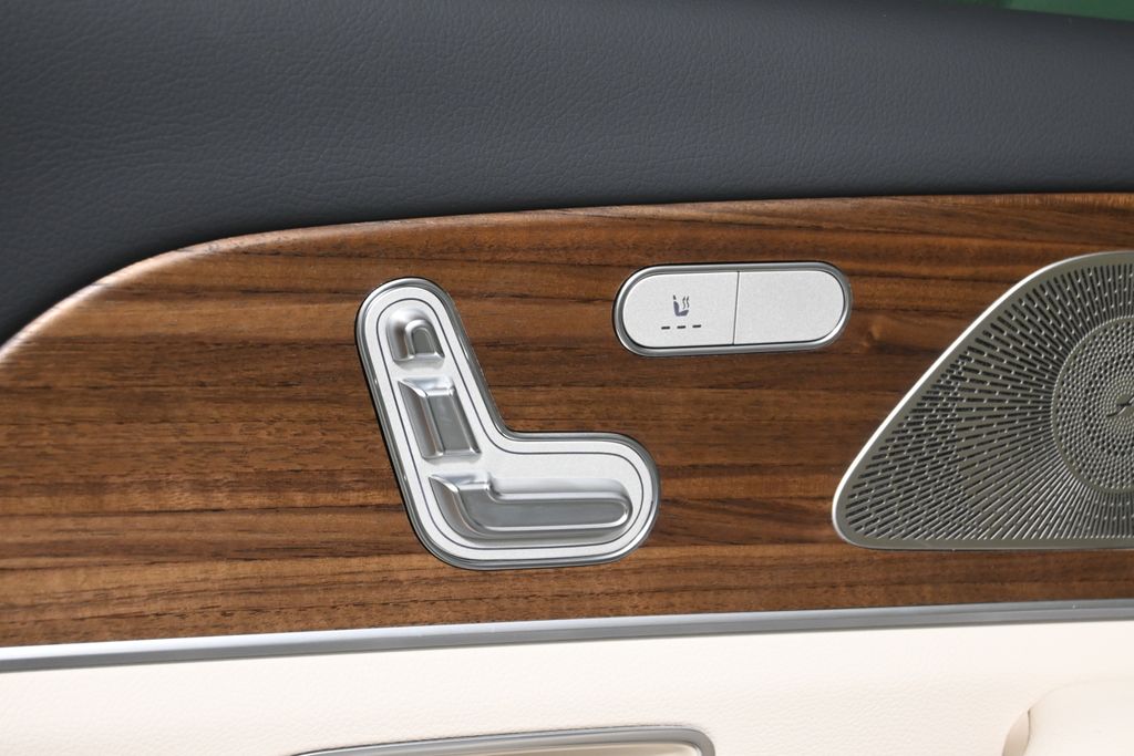 Thumbnail: 2026 Mercedes-Benz GLS - 27