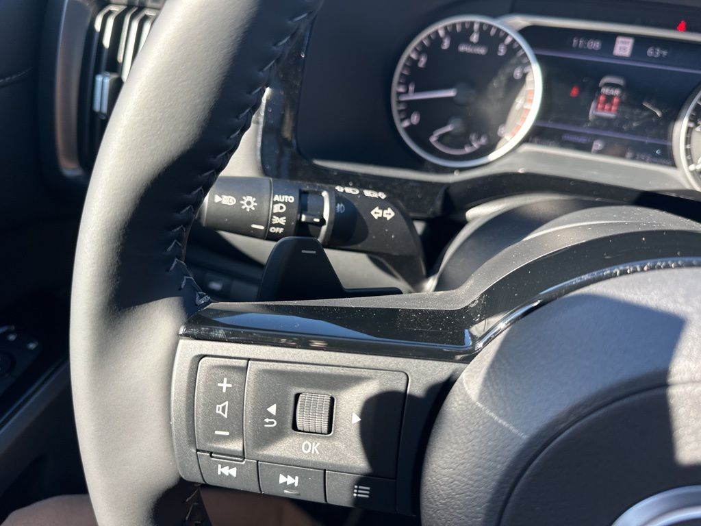 2025 Everest White Pearl Tricoat Nissan Pathfinder SL FWD SUV