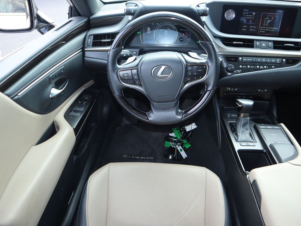 Thumbnail: 2019 Lexus ES - 6