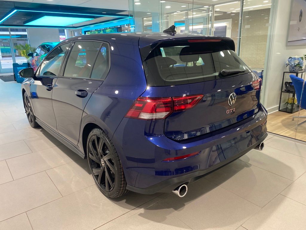 2023 Volkswagen Golf GTI 2.0T SE 4