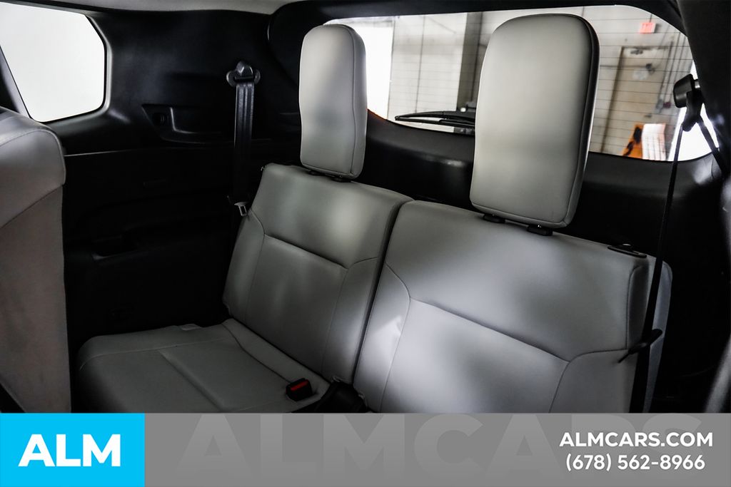 Used 2025 White Mitsubishi SE image 19