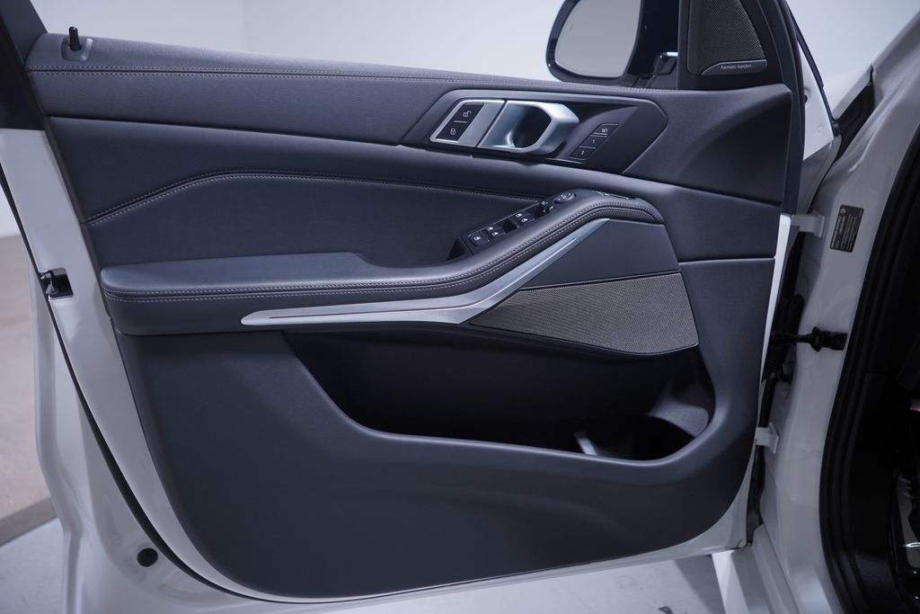 Thumbnail: 2023 BMW X5 - 16