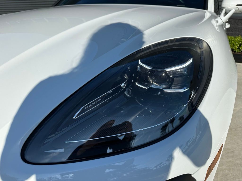 Thumbnail: 2023 Porsche Macan - 13