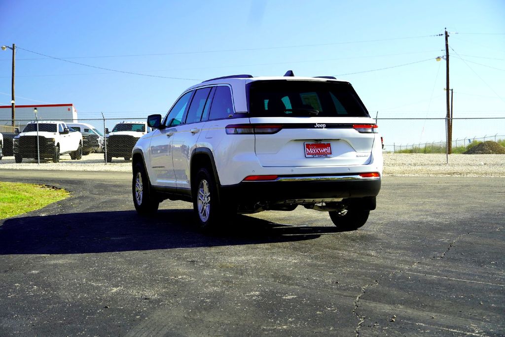 New Car 2025 Jeep Grand Cherokee  Laredo For Sale Under $35,000 In Taylor, Texas