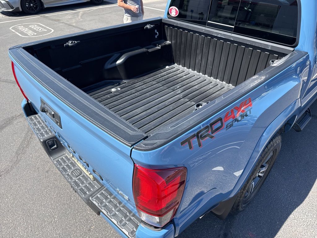 Thumbnail: 2019 Toyota Tacoma - 9