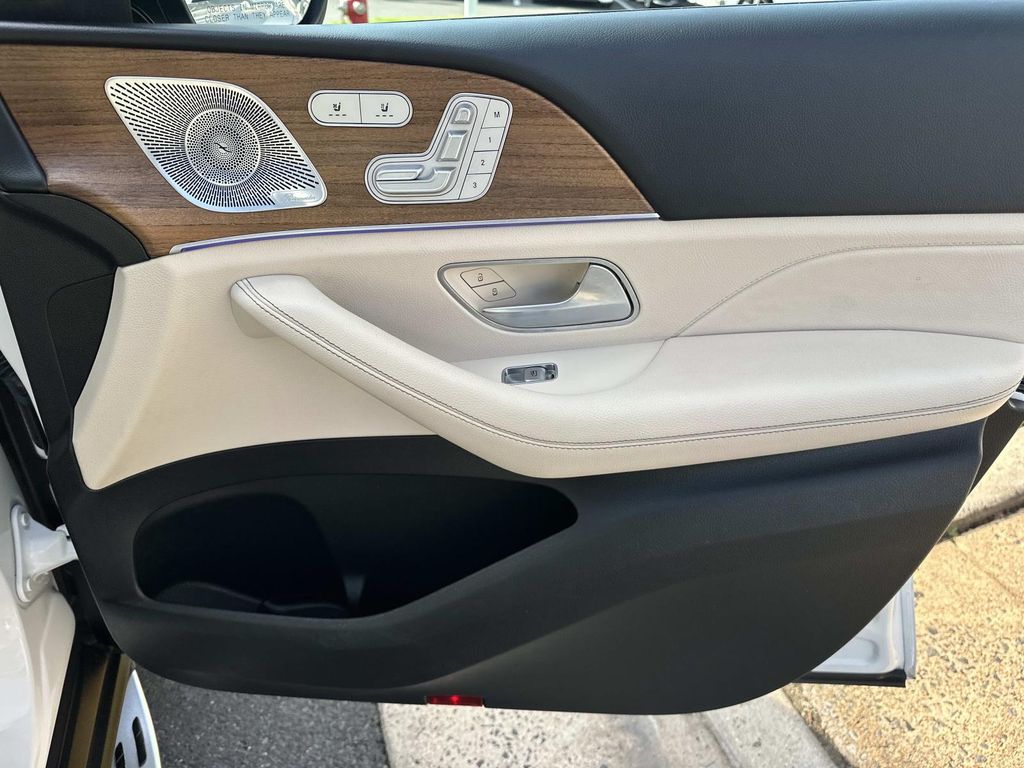 Thumbnail: 2021 Mercedes-Benz GLS - 10