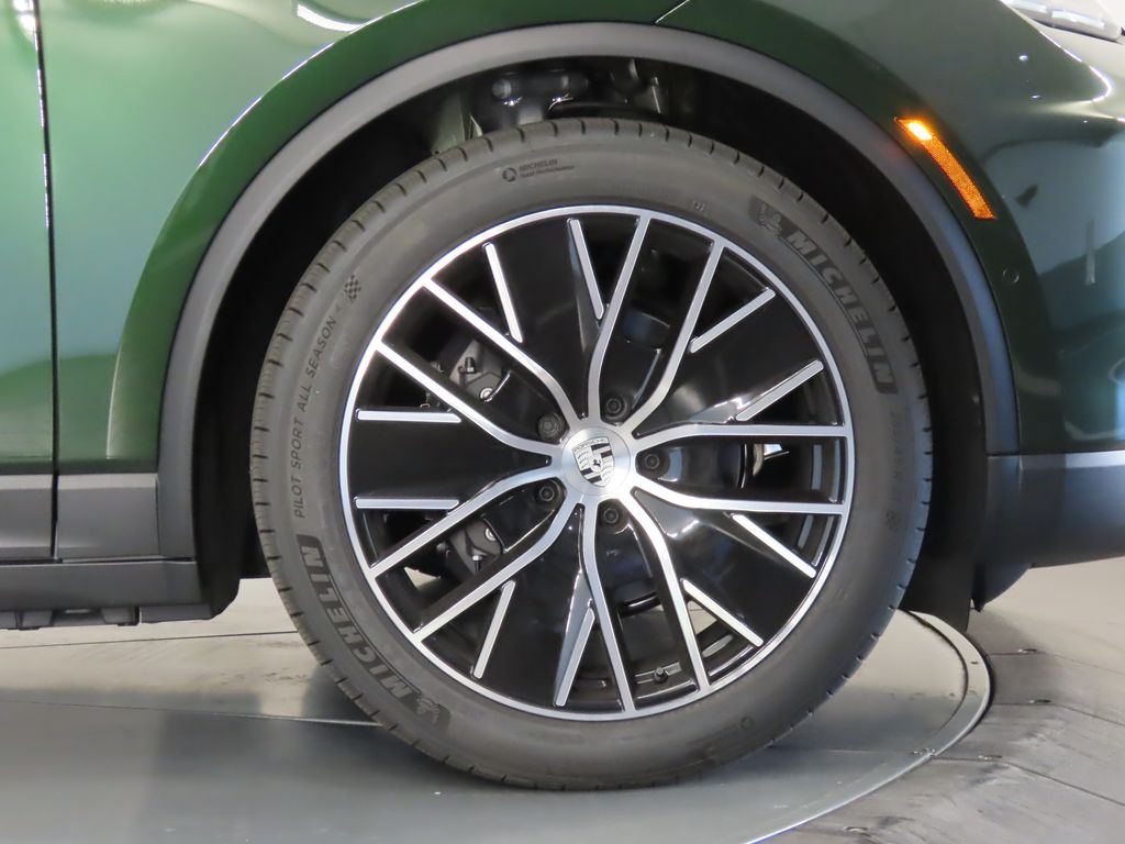 Thumbnail: 2025 Porsche Macan - 11