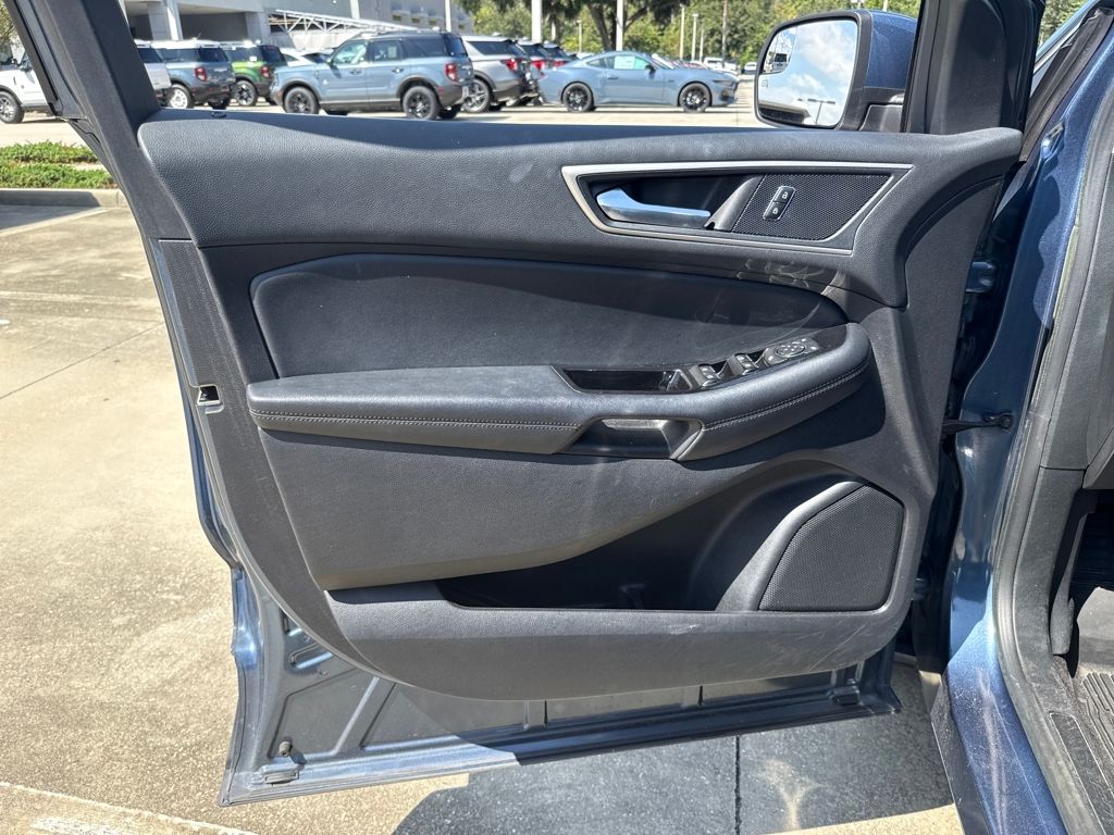 2018 Ford Edge SEL photo 12