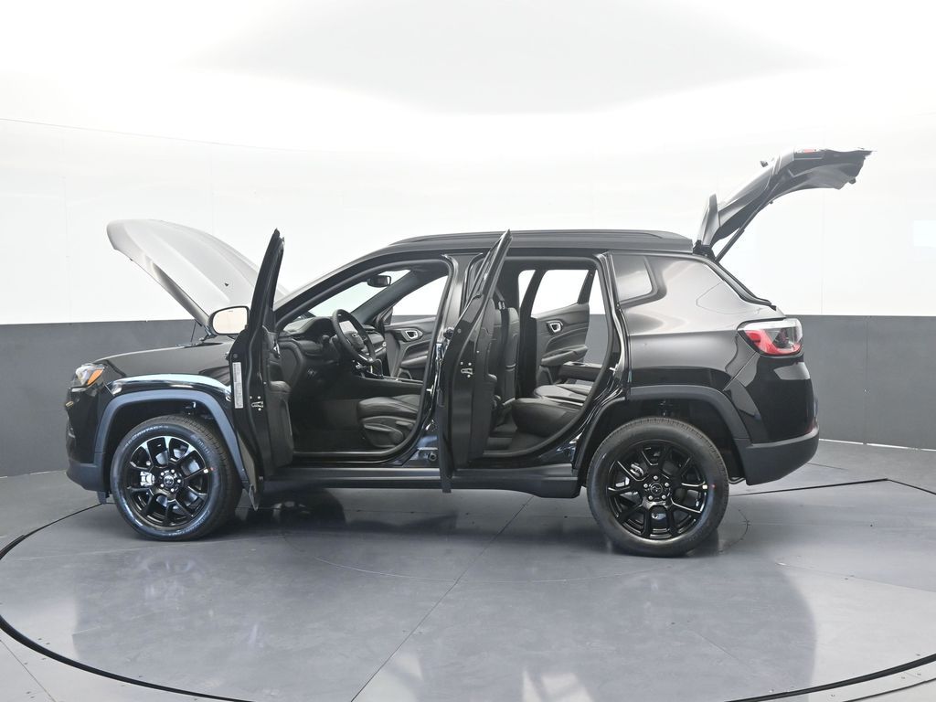 New 2026 Diamond Black Crystal Pearlcoat Jeep Latitude image 71