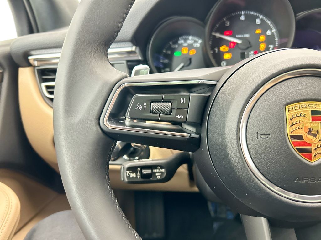 Thumbnail: 2026 Porsche Macan - 14